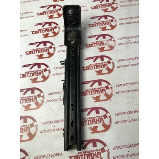 Направляюча нижня здвижної дверки лівої Citroen Berlingo 2003-2008 9033C7